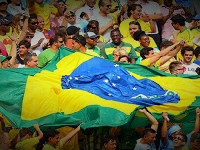 Brasileiros na copa do mundo: o que é democracia?