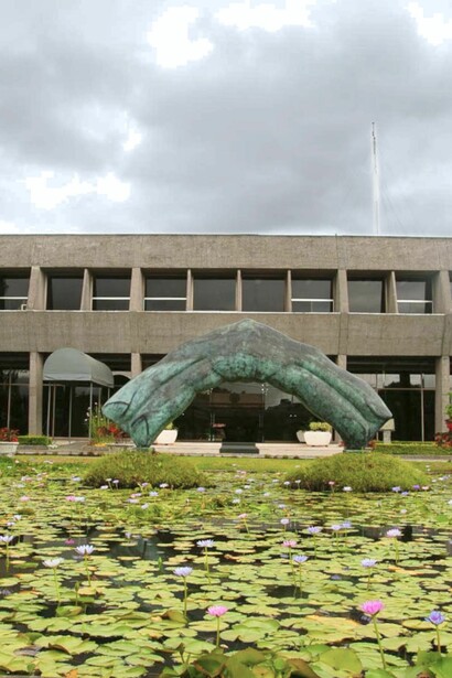 El Poder Ejecutivo mantiene sus funciones de gobierno y administración del Estado ejercidas por la Presidencia y sus ministerios. Casa Presidencial de Costa Rica