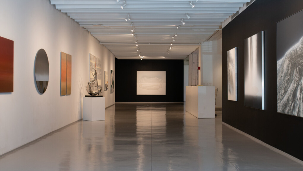 Between Earth and Sky. Courtesy of Sundaram Tagore Gallery