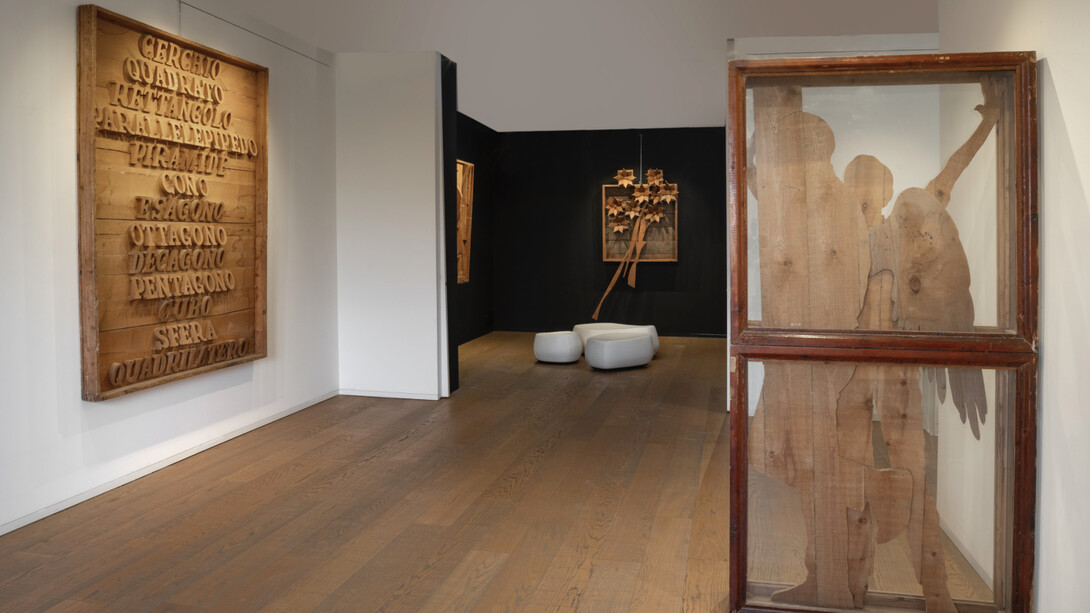 Mario Ceroli, Mito e materia, vista della mostra. Cortesia di Tornabuoni Art