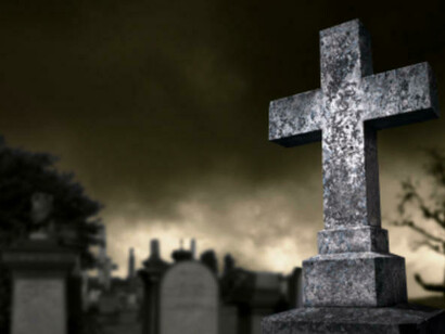 Cruz en un cementerio de Edimburgo