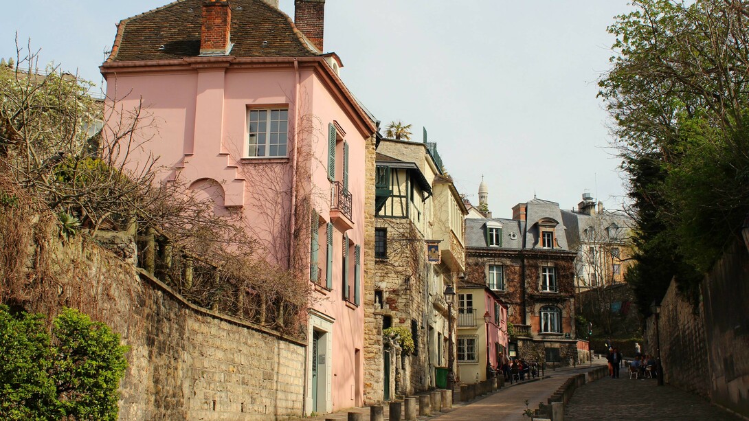 The Paris-World of more than two centuries ago is a city destined to repeat itself and fascinate