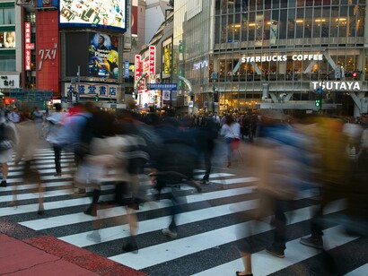Crowds crossing the street in Shibuya, Tokyo, Japan