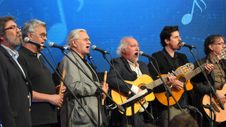I Quilapayún sono un gruppo musicale cileno formato a Santiago del Cile nel luglio del 1965 dai fratelli Eduardo e Julio Carrasco insieme a Julio Numhauser