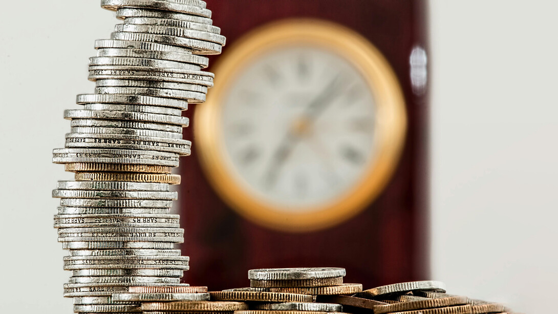 El dinero surgió como una solución al problema de la doble coincidencia de necesidades en la economía de trueque