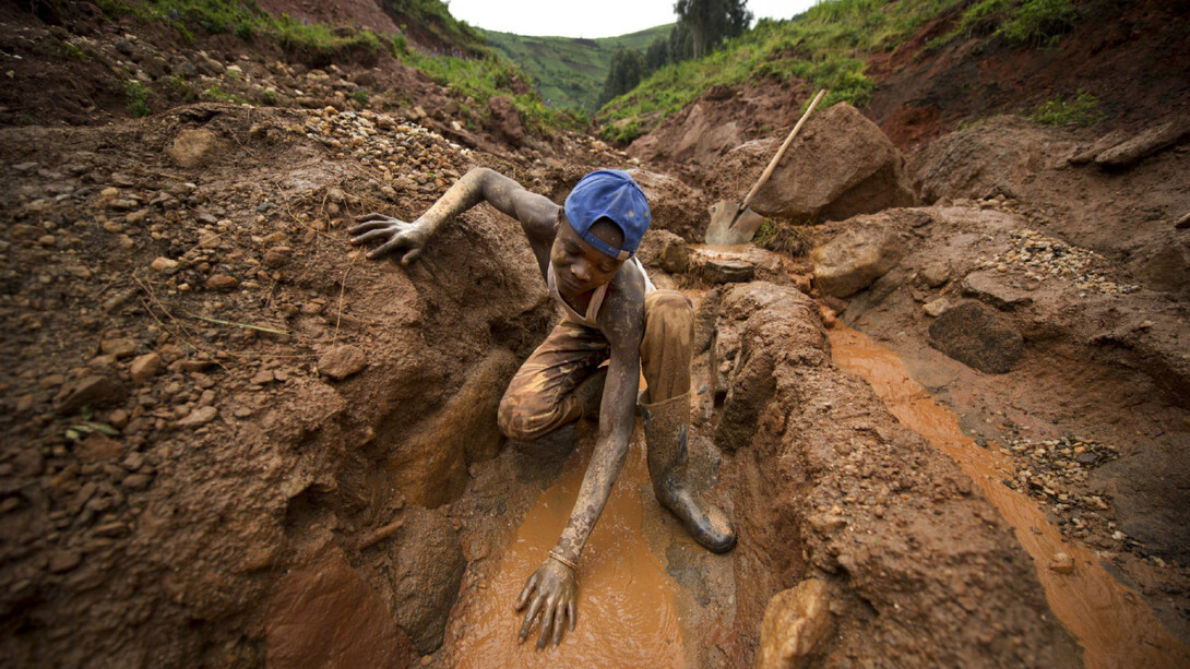 Child miners work to extract coltan in the Congo