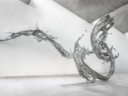 Zheng Lu, Water Dripping - Splashing, 2014, stainless steel, 181.1 x 131.9 x 114.2 inches/460 x 335 x 290 cm
Photo courtesy of Sundaram Tagore Gallery