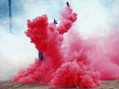 Nube rosa. «Dove vanno a finire le ore cancellate, le immagini perdute? Un'immagine è la riproduzione di un oggetto per mezzo della luce che emana