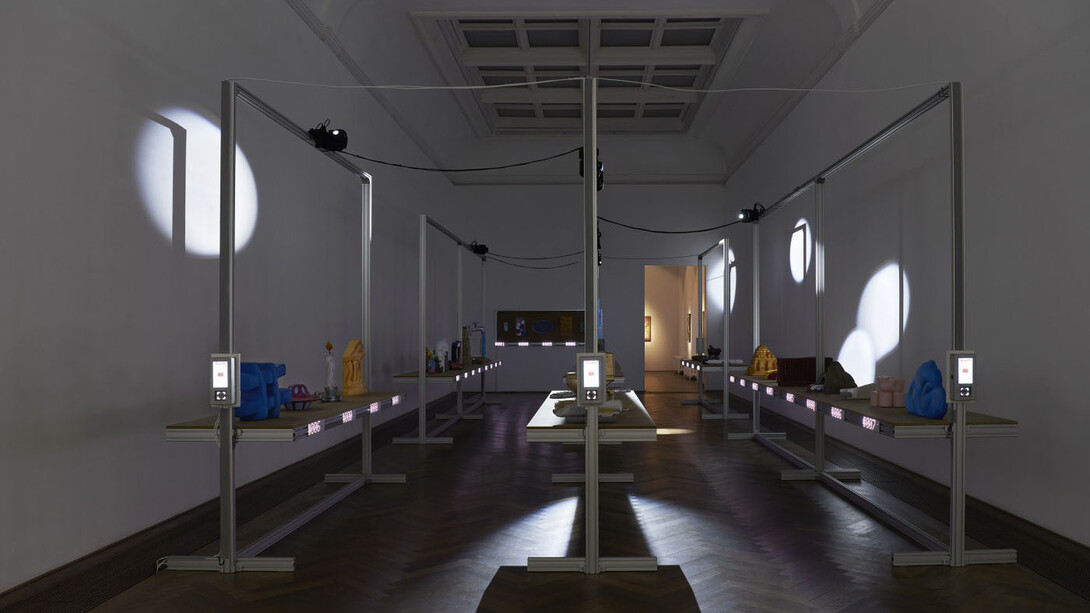 Neïl Beloufa, Humanities, Ausstellungsansicht. Mit freundlicher Genehmigung der Kunsthalle Basel