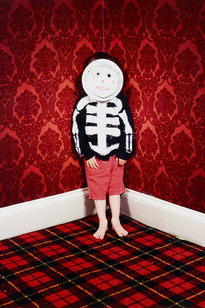 Wendy McMurdo, Ben with mask, Summerfield House (detail), 1997. Courtesy of National Galleries of Scotland