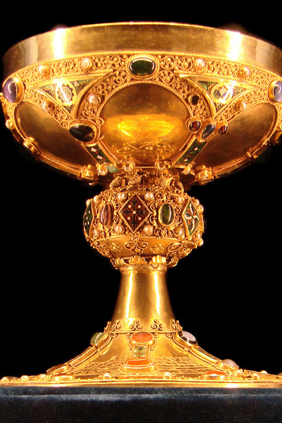 Un calice d'oro ispirato al Santo  Graal