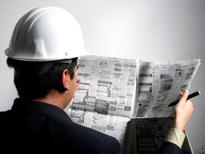 Un profesional desempleado buscando un nuevo trabajio