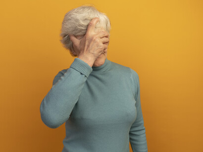 Visual symptoms of cognitive decline are represented through gestures associated with confusion and memory loss