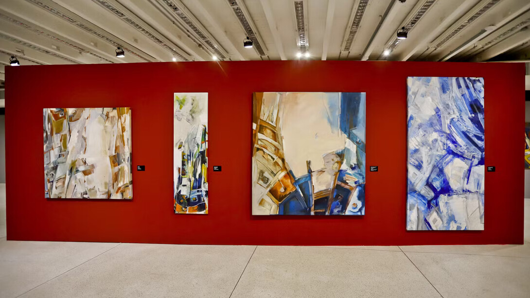 Teca Sandrini, Eterno feminino, vista de exposição. Cortesia do MON - Museu Oscar Niemeyer