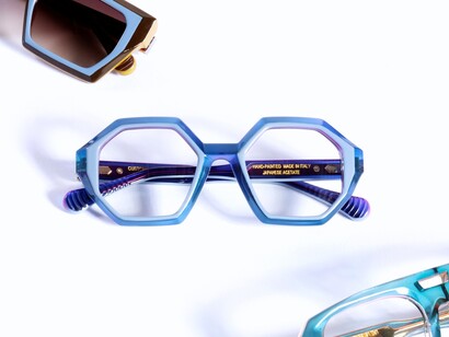 Customeyes rappresenta un nuovo modello produttivo per il settore eyewear, capace di ridurre stock e sprechi, valorizzando al tempo stesso esclusività, sostenibilità e libertà creativa