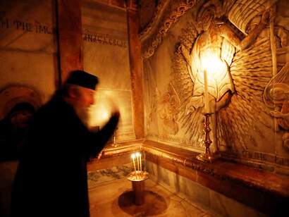 For our research, measurements in the close vicinity of the Holy Tomb during a ceremony were performed