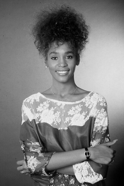 Whitney Houston, cantante, compositora, productora discográfica, actriz, empresaria y modelo estadounidense