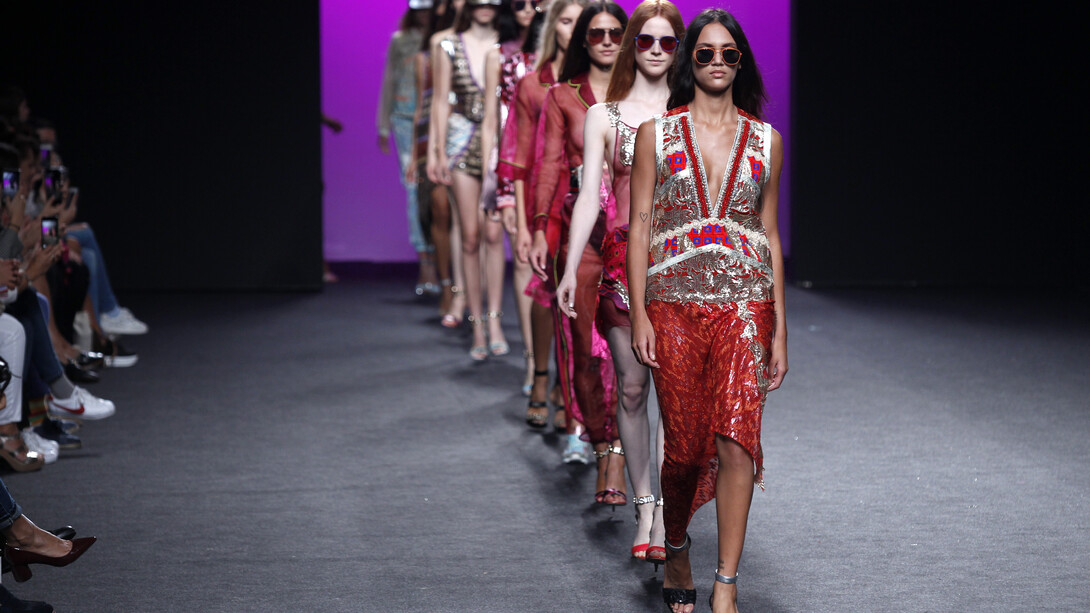 Desfile del diseñador Custo BCN en la sala Bertha Benz del recinto ferial Ifema. Foto: Ugo Camera/IFEMA