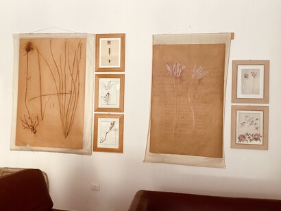 Mariella Busi De Logu, 10 Aprile 1945, 10 Aprile 2025, vista della mostra. Per gentile concessione di Mariella Busi De Logu