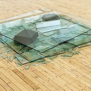 Barry Le Va, Four layers: placed, dropped, thrown, 1968-71/2019. Courtesy of David Nolan Gallery