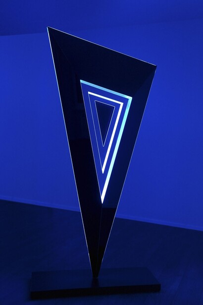 Opera “Deep Space, 2013”, Courtesy Archivio Nanda Vigo, Milano, Italia