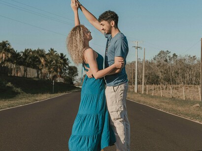 É muito bonito fazermo-nos de muito apaixonados no Dia dos Namorados, mas no resto do ano tratarmos o(a) nosso(a) parceiro(a) com uma certa “indiferença”, como se dessemos a relação como garantida e já não fosse preciso fazer mais nada. Mas é aí que estamos todos enganados. Uma relação, seja de que tipo for dá muito, muito trabalho, especialmente, as amorosas