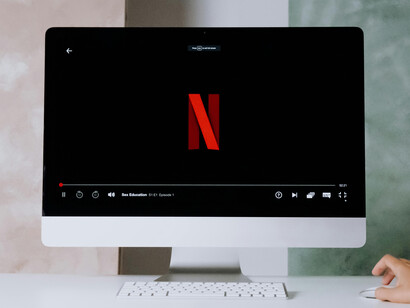 Com a ascensão das mídias digitais e plataformas de streaming, a televisão tradicional começou a enfrentar novos desafios