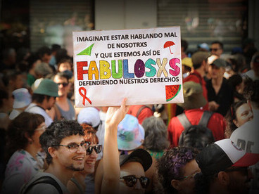 La procesión multicolor recorrió la ciudad con tambores y consignas que exigían igualdad y denunciaban la violencia estructural. Buenos Aires, Argentina, 1 de febrero de 2025