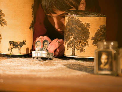 La Lata de conservas: El viaje de novios, Izaskun Fernández en la puesta en escena de «Conservando memoria»