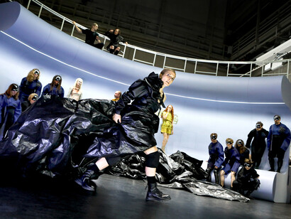 Die fliegen (The flies). Courtesy of Residenztheater