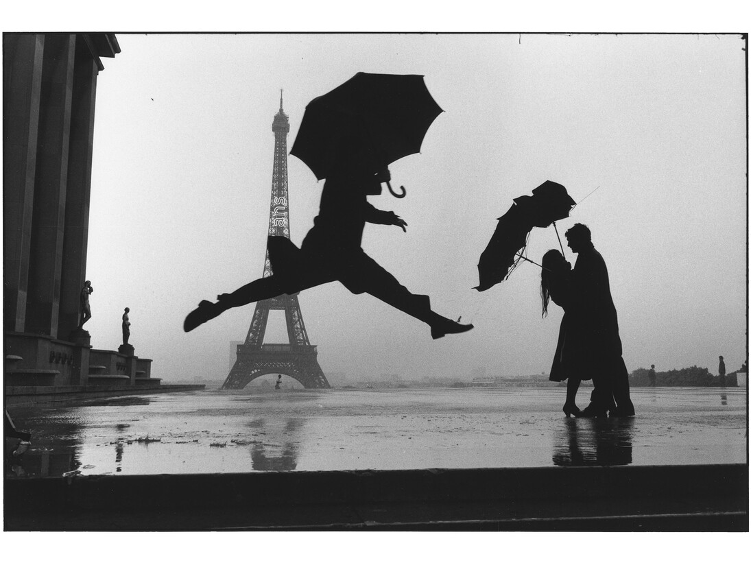 Paris, France, 1989 © Elliott Erwitt / Magnum. Image courtesy of Huxley-Parlour Gallery