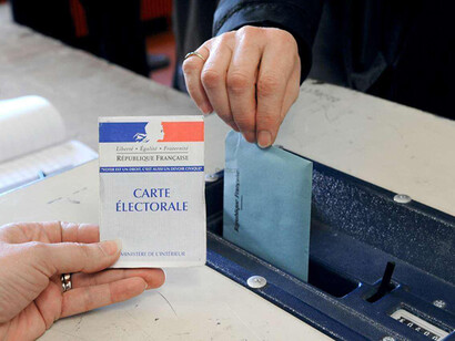 Aux urnes. Croire que transférer constitutionnellement à une poignée de candidats, volontaires et enthousiastes, des pouvoirs pour y remédier, et satisfaire nos attentes, ne relèverait-il pas de l’illusion collective ? 
