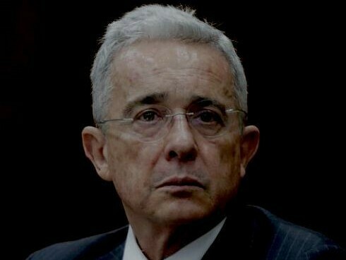 Duque é herdeiro do ex-presidente Uribe, muito crítico com Santos e o Acordo de Paz