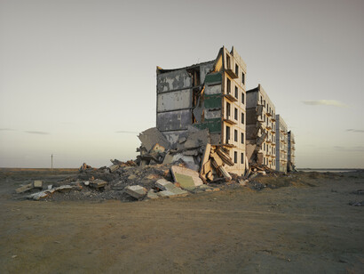 Nadav Kander, The Aral Sea I (Officers Housing), Kazakhstan 2011, © Nadav Kander, image courtesy of Flowers Gallery London and New York  