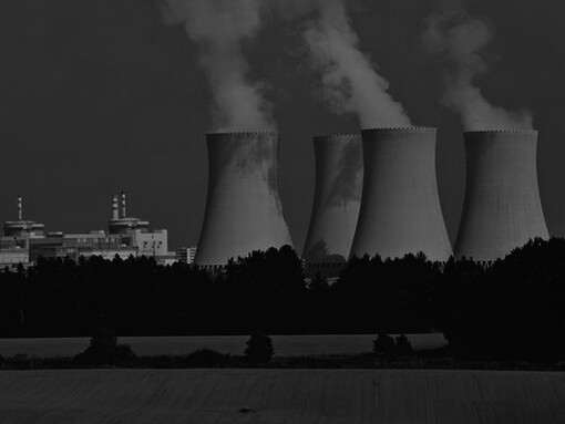 La sostanziale perenne dipendenza dall’esterno propone il tema della localizzazione del sito definitivo di stoccaggio di ciò che resta del nucleare italiano 