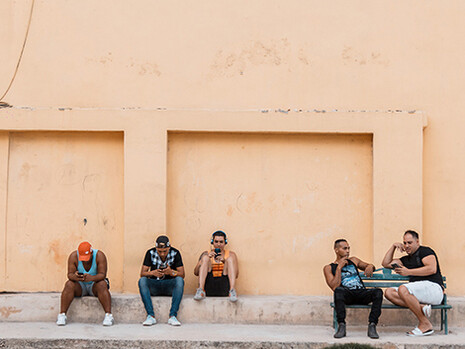 Resolviendo. Courtesy of Annenberg Space for Photography