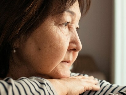 Quanto mais eu vivo, menos respostas eu tenho, quanto mais conheço as pessoas, menos eu queria as conhecer, quanto mais eu faço, menos eu queria fazer, quanto mais eu brigo, menos eu queria brigar, quanto mais eu choro, menos eu queria chorar, quanto mais enxergo as coisas, menos eu queria ver. E assim é a vida, a gente vai aprendendo a viver vivendo e, pelo menos no meu caso, as respostas não vêm



