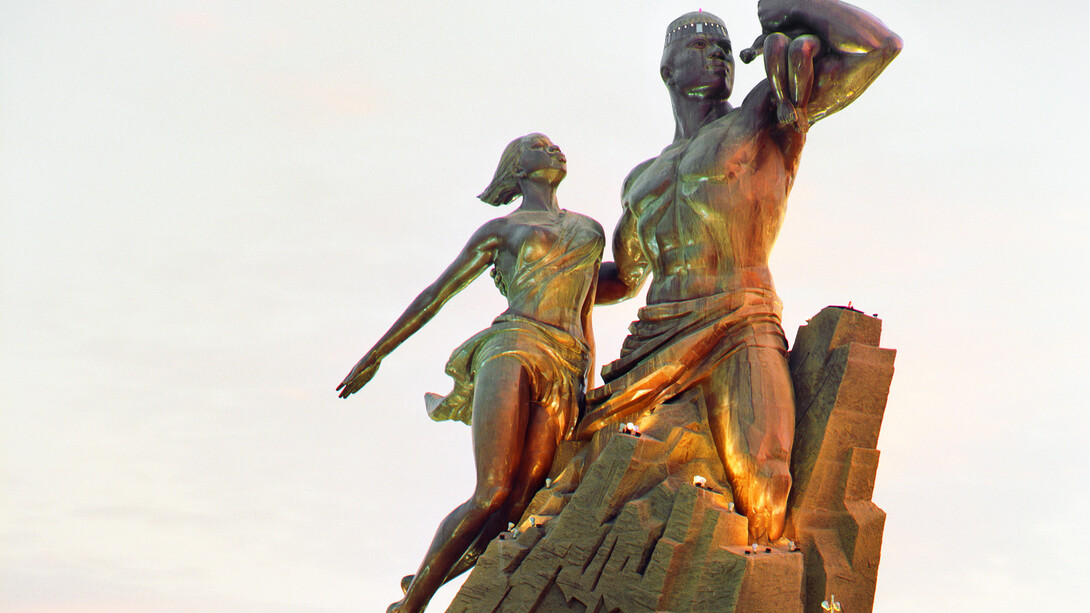 Onejoon Che, M.M.C project_African Renaissance Monument - Built in 2010, Digital C-print, 66x51cm, 2014