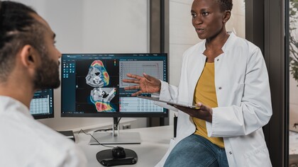 Medico e paziente. La pandemia da Covid-19 ha provocato un’accelerazione forzata verso la sanità elettronica e in particolare la telemedicina