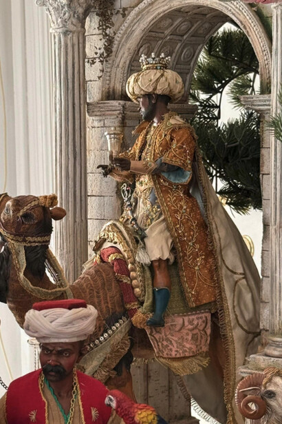 En el aire se respira la música de violines y trompetas que entonan bellas melodías de paz