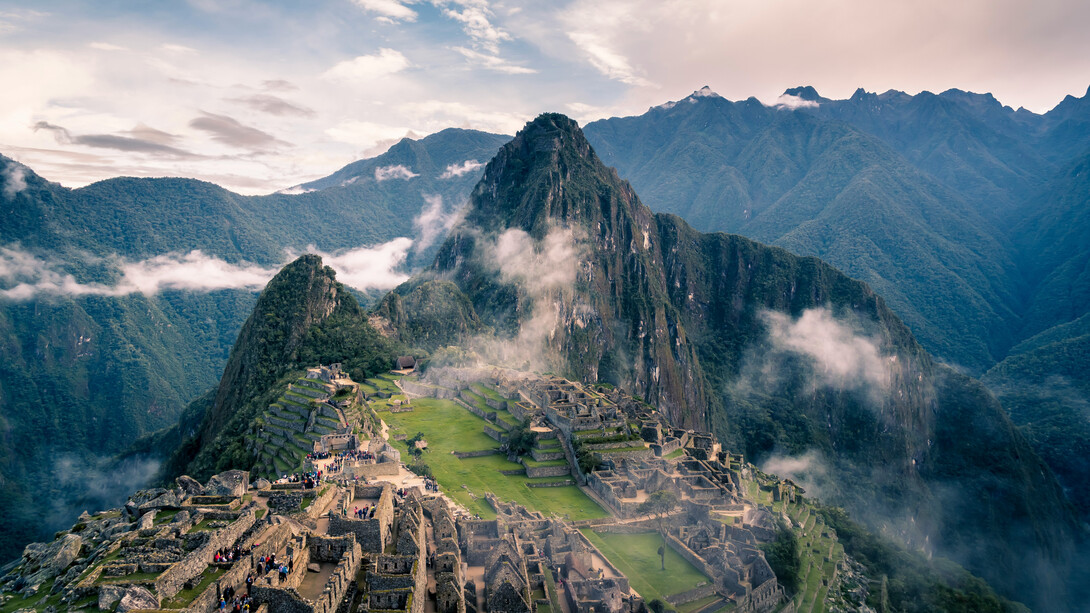 Machu Pichu, Cusco, Perú. Las tensiones entre identidad, memoria histórica y representación política continúan influyendo en los debates sobre el presente y el futuro del Perú