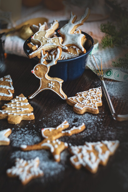 Biscotti di Natale. Sono cresciuta afferrando la memoria del Natale in una bolla di zucchero filato, una fortezza in cui bastava alzare il ponte levatoio e lasciare fuori le tristezze