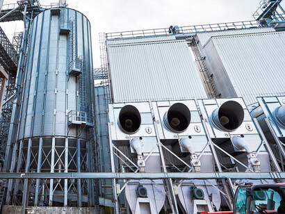 Fábrica de celulose. A partir dos Compromissos para Renovar a Vida, suas metas de longo prazo, ampliam o seu papel na Cadeia de Valor e na sociedade