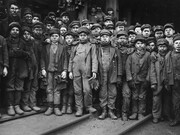 Sobre el sudor, la sangre y la infancia de los niños obreros se levantó la Revolución Industrial