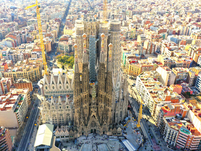 La Sagrada Familia, monumento icónico de la ciudad de Barcelona en Cataluña, España