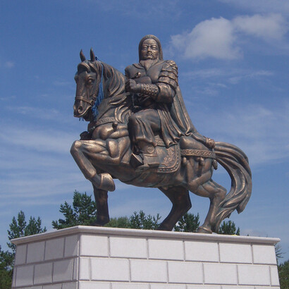 Estatua de Gengis Kan en su mausoleo (Región Autónoma de Mongolia Interior, China)
