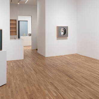 Alyson Shotz, Deep field, exhibition view. Courtesy of Derek Eller Gallery
