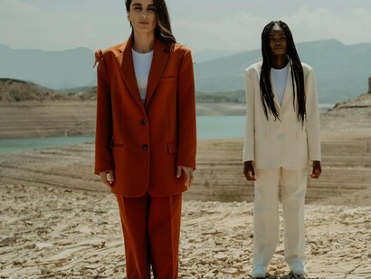Editorial de moda com uma modelo branca e uma negra. "A diversidade é importante porque rompe com o padrão europeu que muitas marcas no Brasil costumavam seguir: a mulher magra, branca e loira; ou o homem que não é negro"

