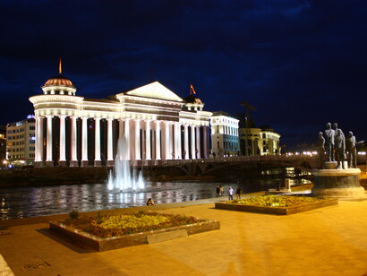Muchos eslavos griegos de la región del Egeo huyeron a Yugoslavia y crearon tensiones con el país helénico. El nacionalismo macedonio era otro de los frentes: podía desestabilizar la federación. Museo Arqueológico de Macedonia, 2013 en Skopie, Macedonia del Norte