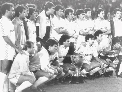 El nombre hace referencia al apodo del jugador más reconocido y carismático del grupo, Emilio Butragueño, «el Buitre»